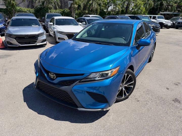 Toyota Camry SE 2020