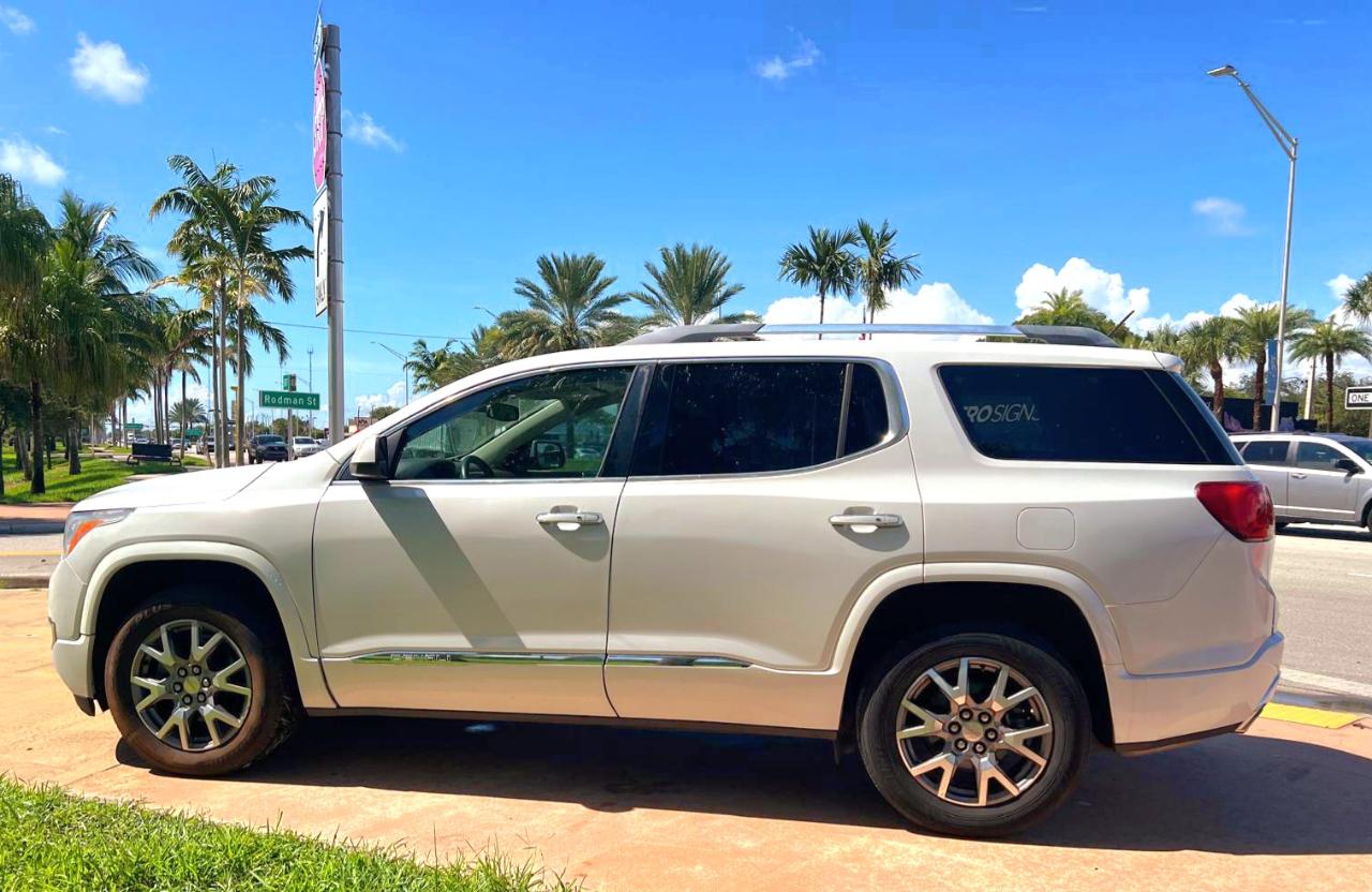GMC Acadia Denali 2019