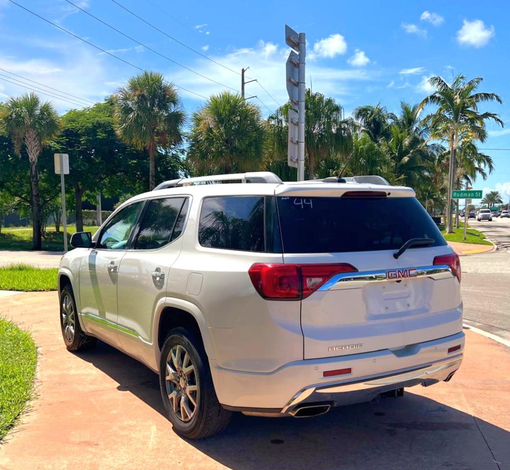 GMC Acadia Denali 2019