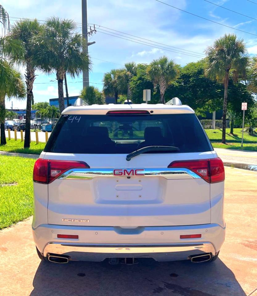 GMC Acadia Denali 2019