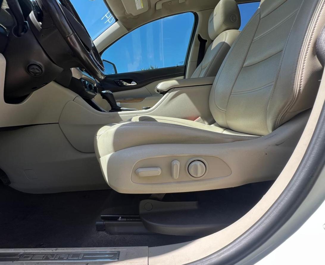 GMC Acadia Denali 2019