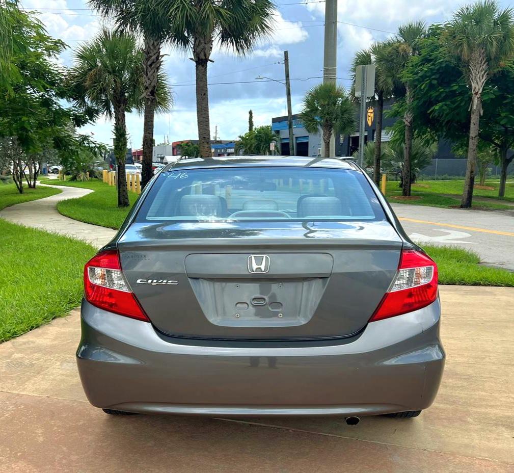 Honda Civic LX Sedan 5-Speed MT 2012
