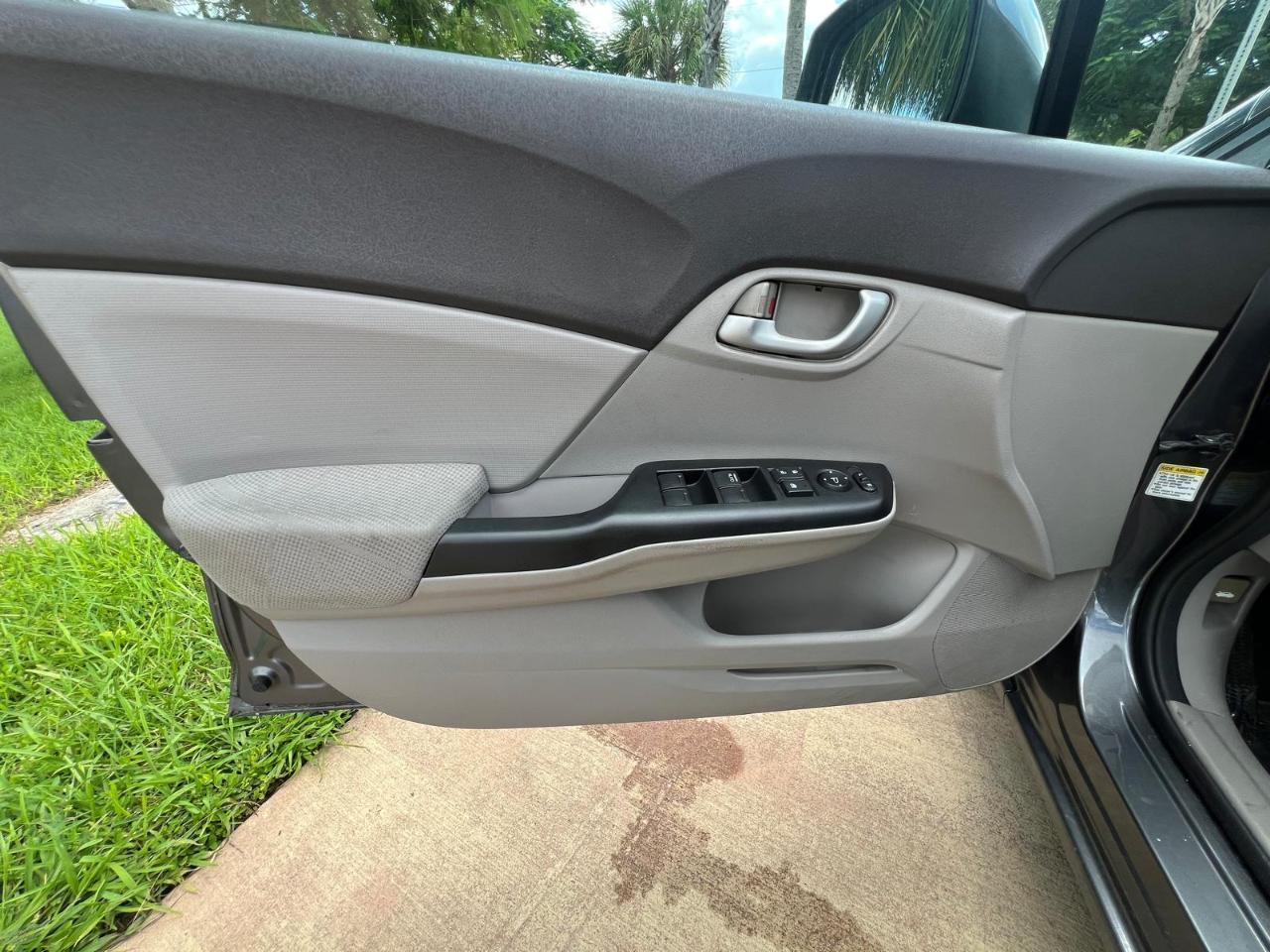 Honda Civic LX Sedan 5-Speed MT 2012
