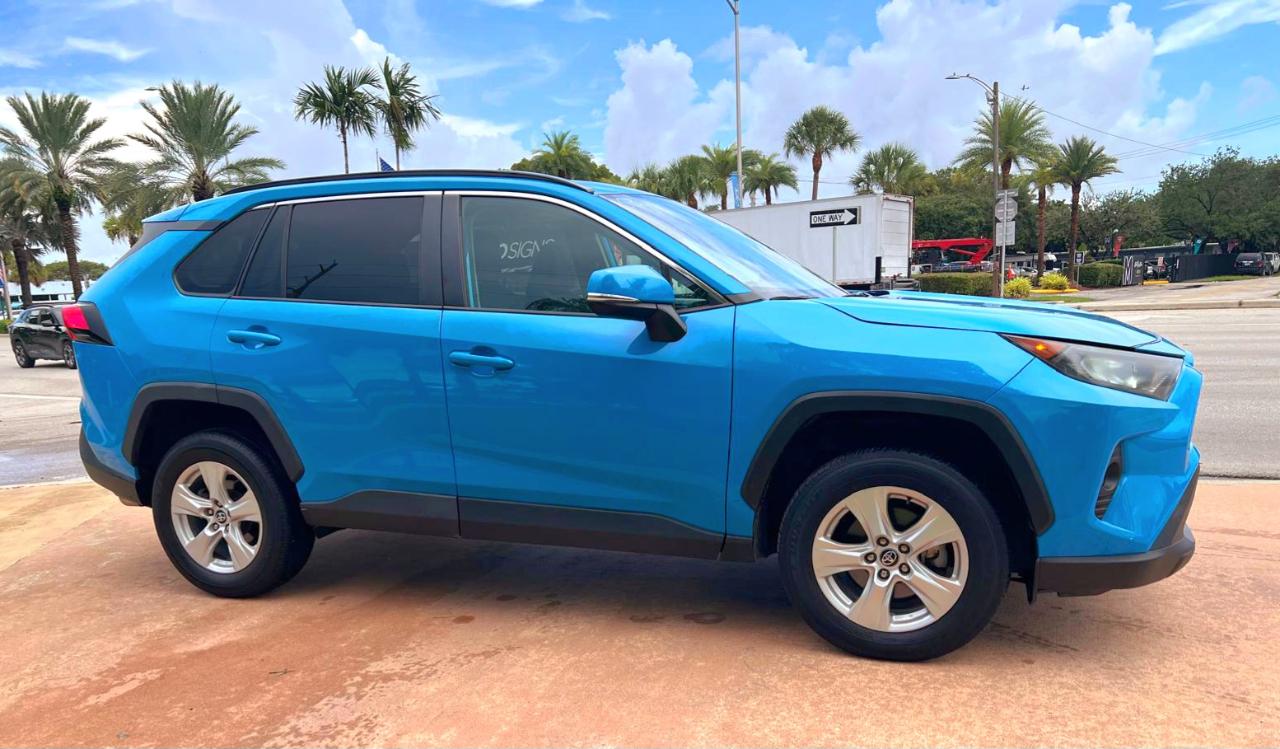 Toyota RAV4 XLE AWD 2021