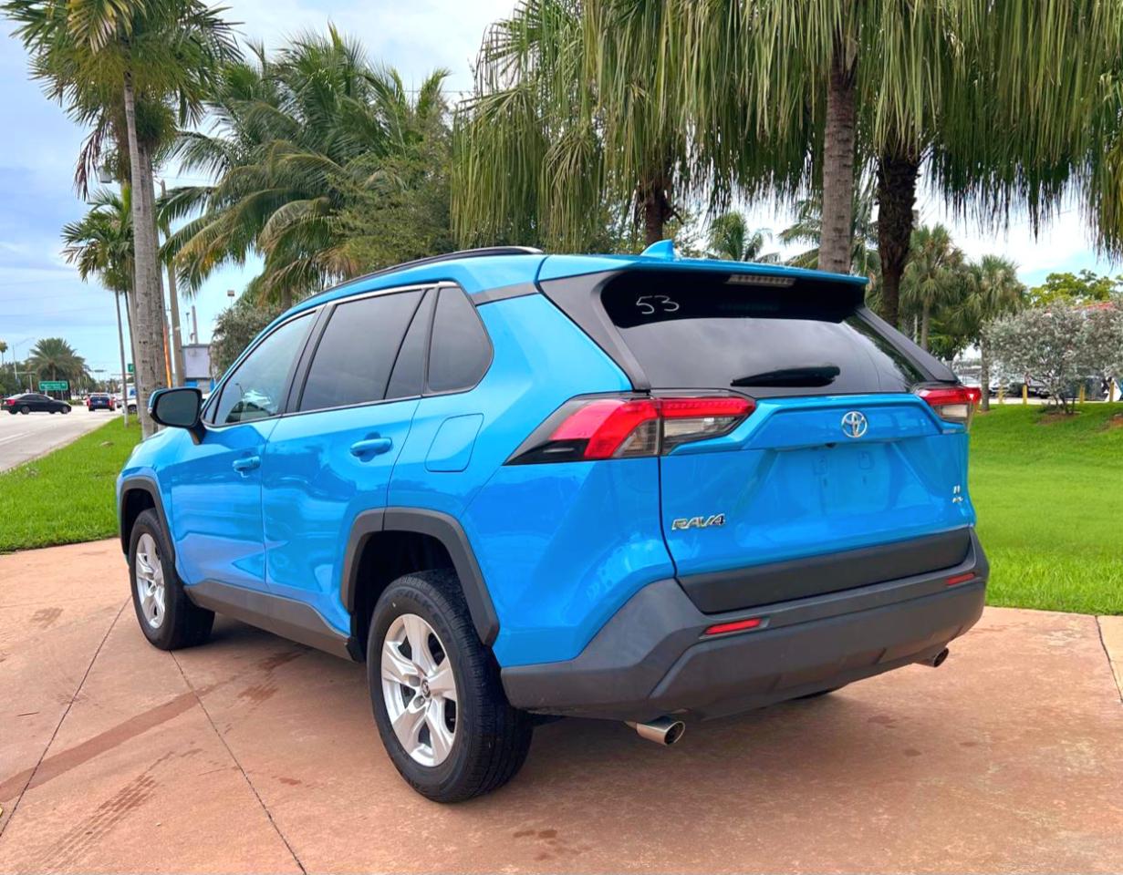 Toyota RAV4 XLE AWD 2021