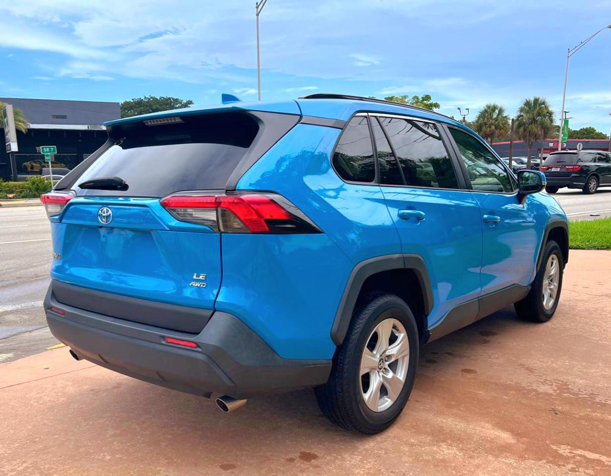 Toyota RAV4 XLE AWD 2021
