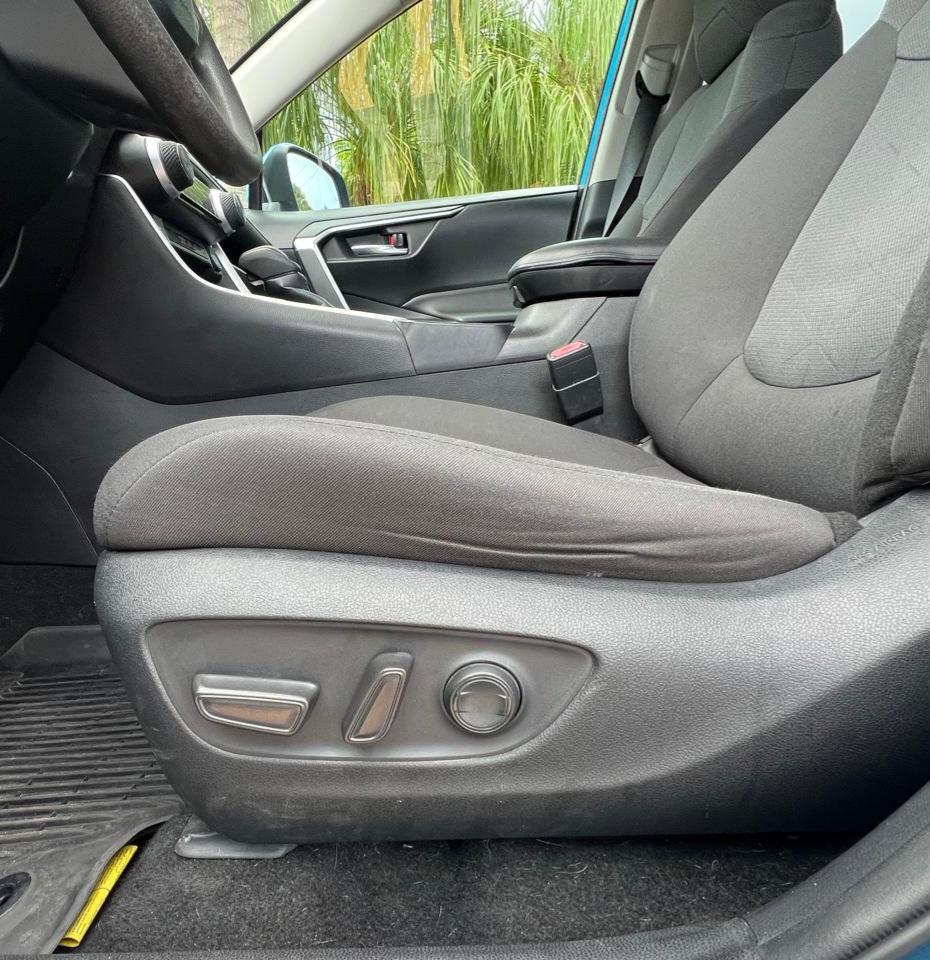 Toyota RAV4 XLE AWD 2021