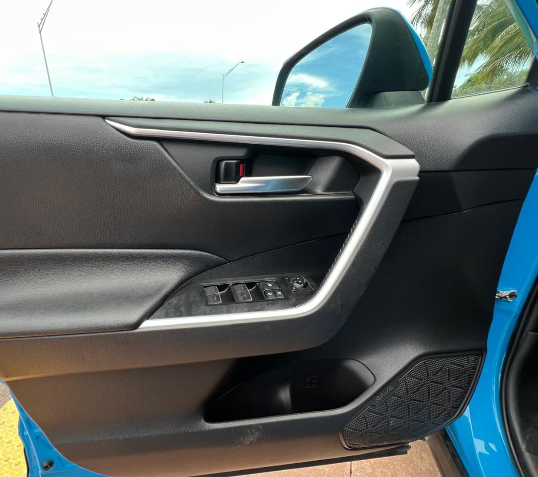 Toyota RAV4 XLE AWD 2021