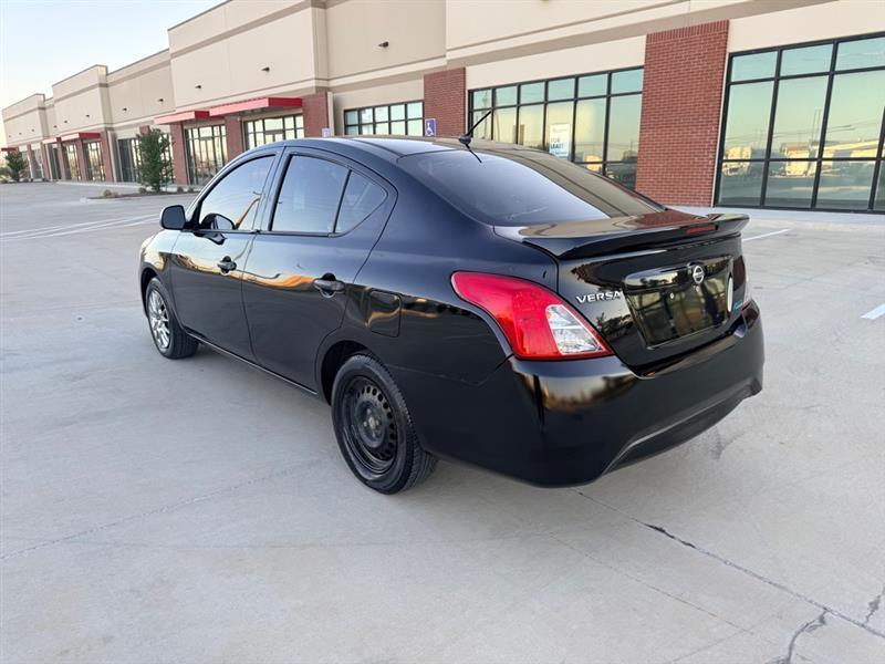 Nissan Versa 1.6 S 5M 2015
