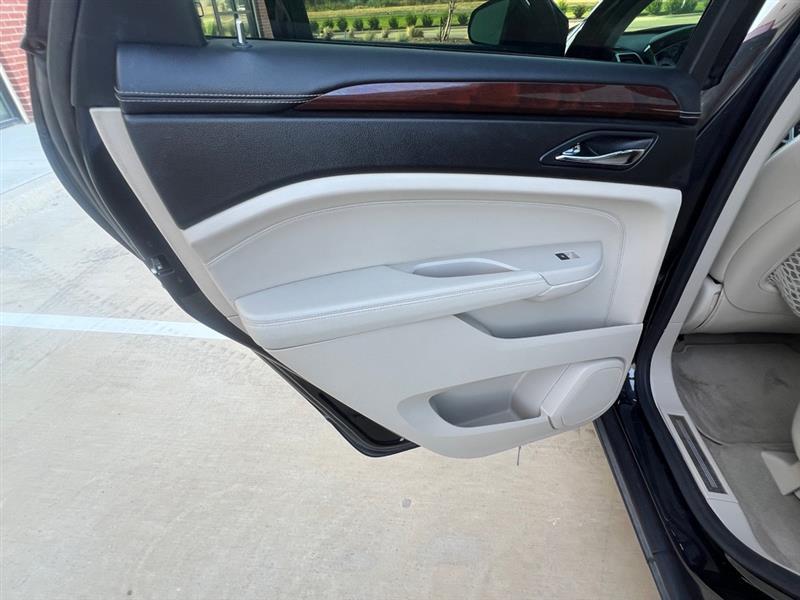 Cadillac SRX Luxury Collection 2011