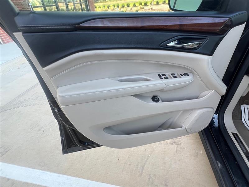 Cadillac SRX Luxury Collection 2011