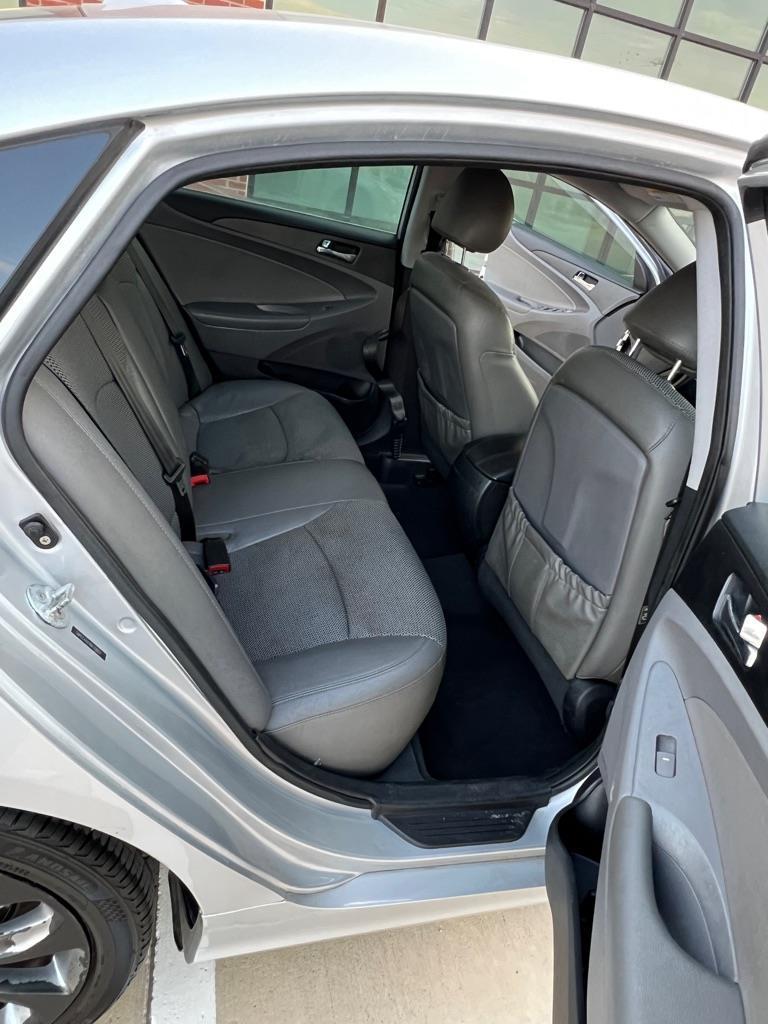 Hyundai Sonata SE Auto 2011