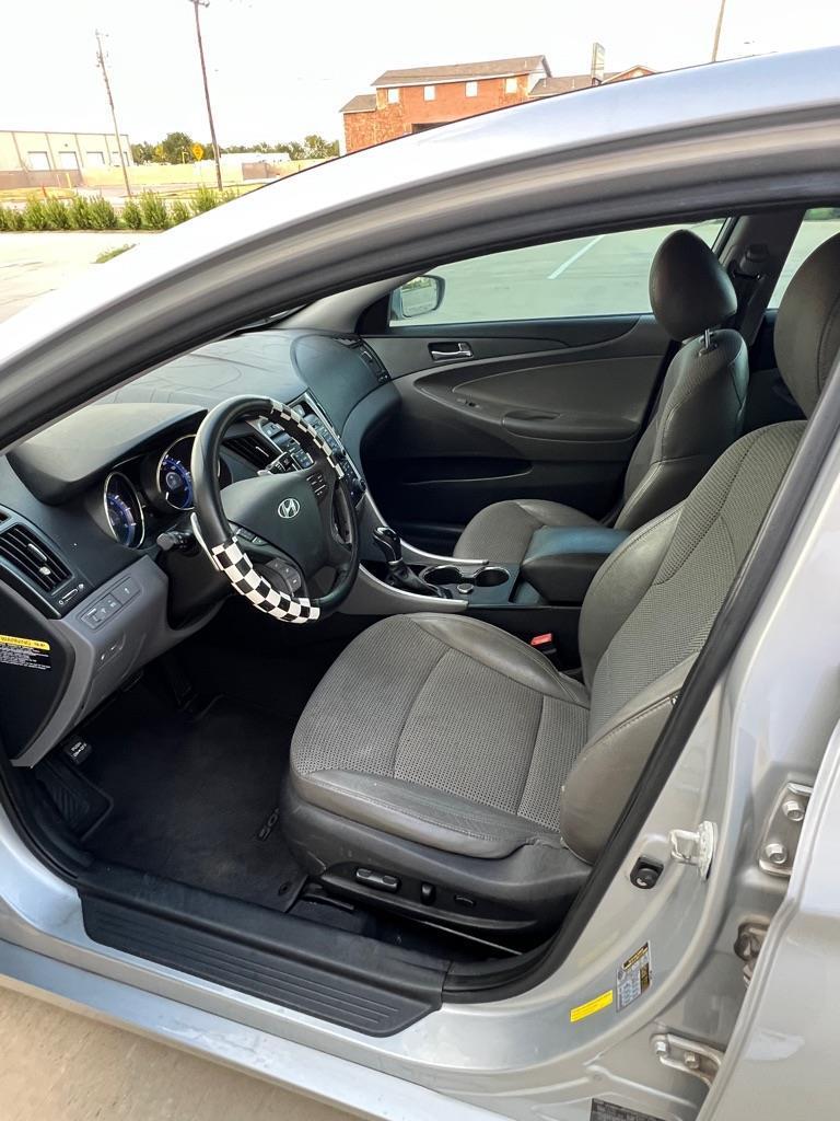 Hyundai Sonata SE Auto 2011