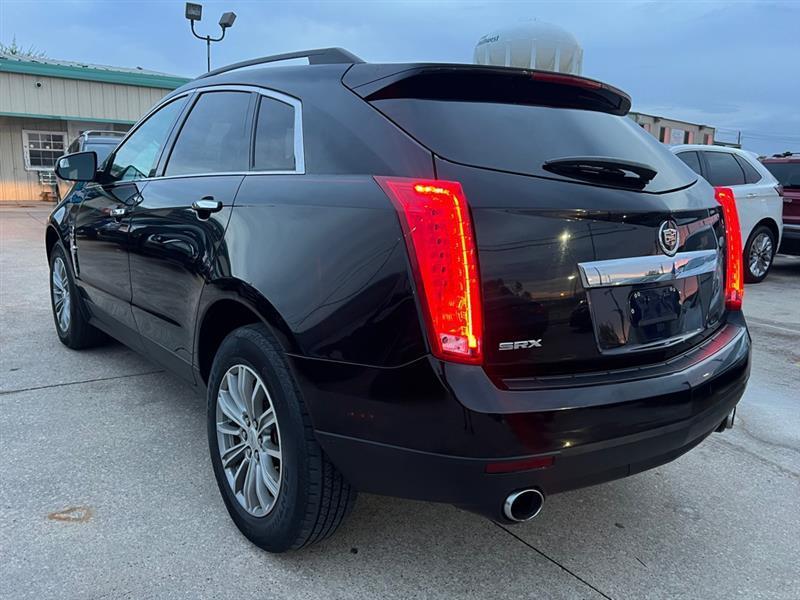 Cadillac SRX Base 2011