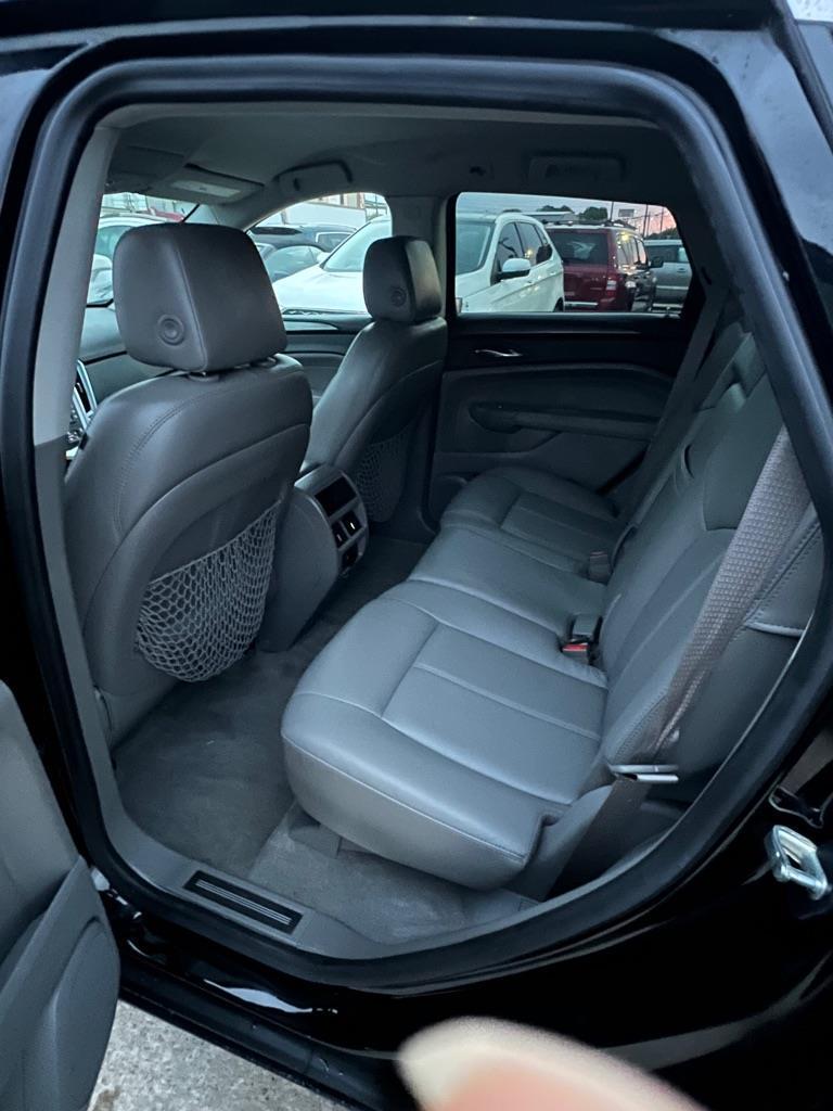 Cadillac SRX Base 2011