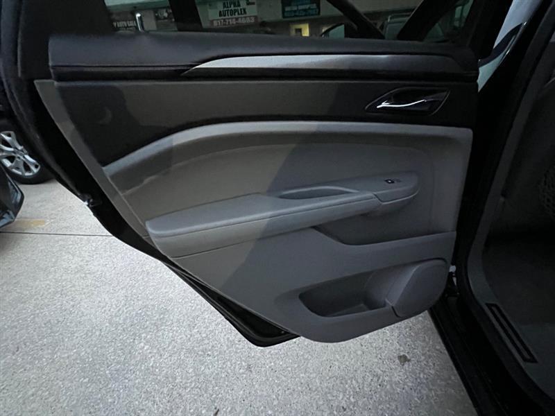 Cadillac SRX Base 2011