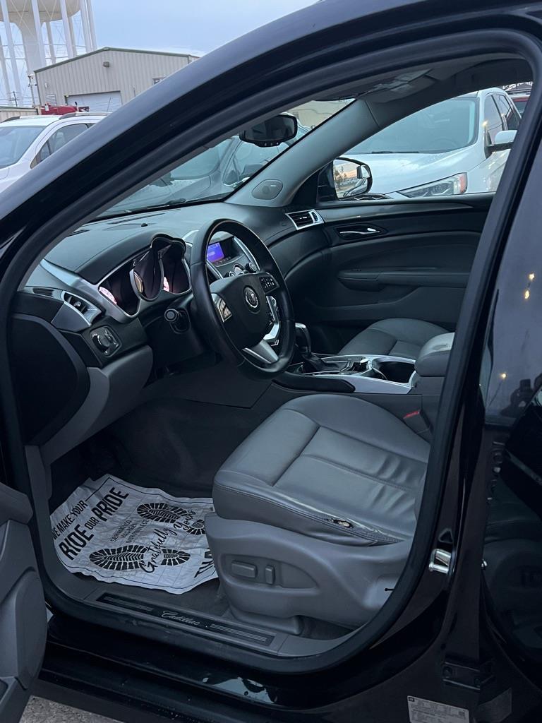 Cadillac SRX Base 2011