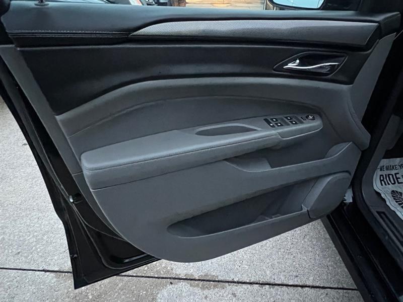 Cadillac SRX Base 2011
