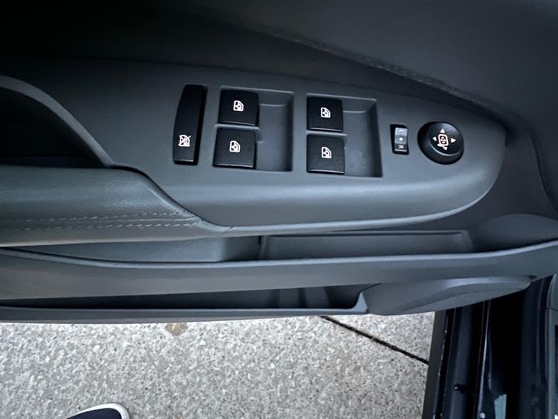 Cadillac SRX Base 2011