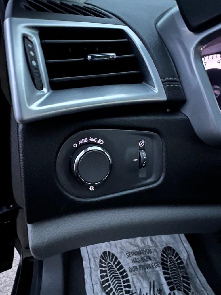Cadillac SRX Base 2011