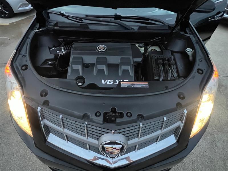 Cadillac SRX Base 2011