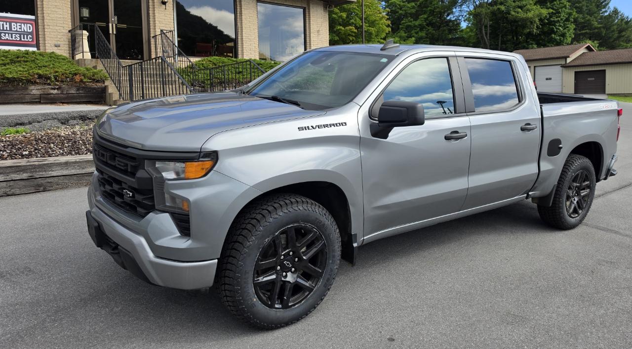 Chevrolet Silverado 1500 Custom Crew Cab 4WD 2023