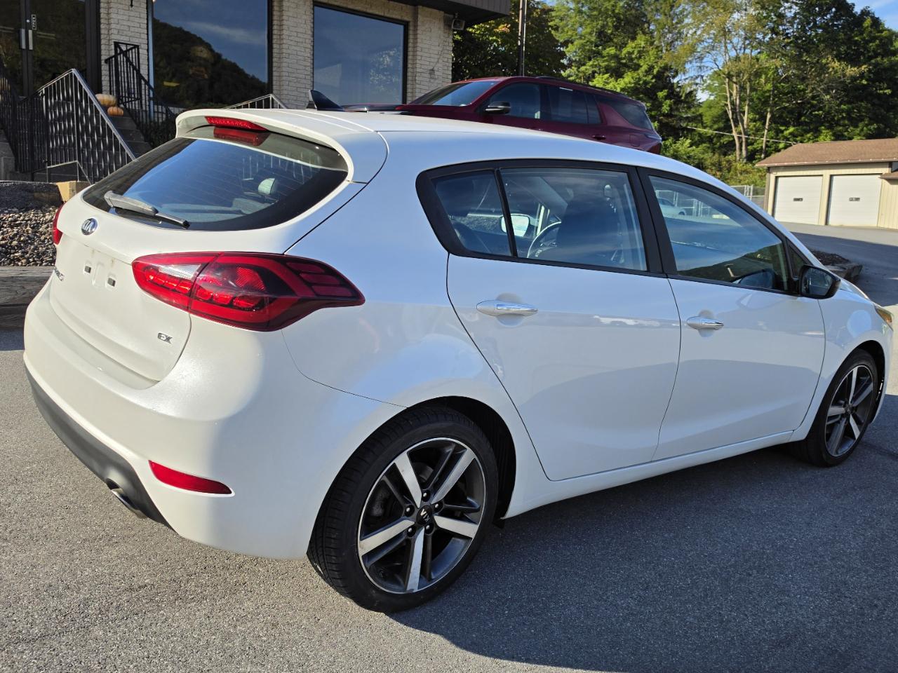 Kia Forte 5-Door EX 2017