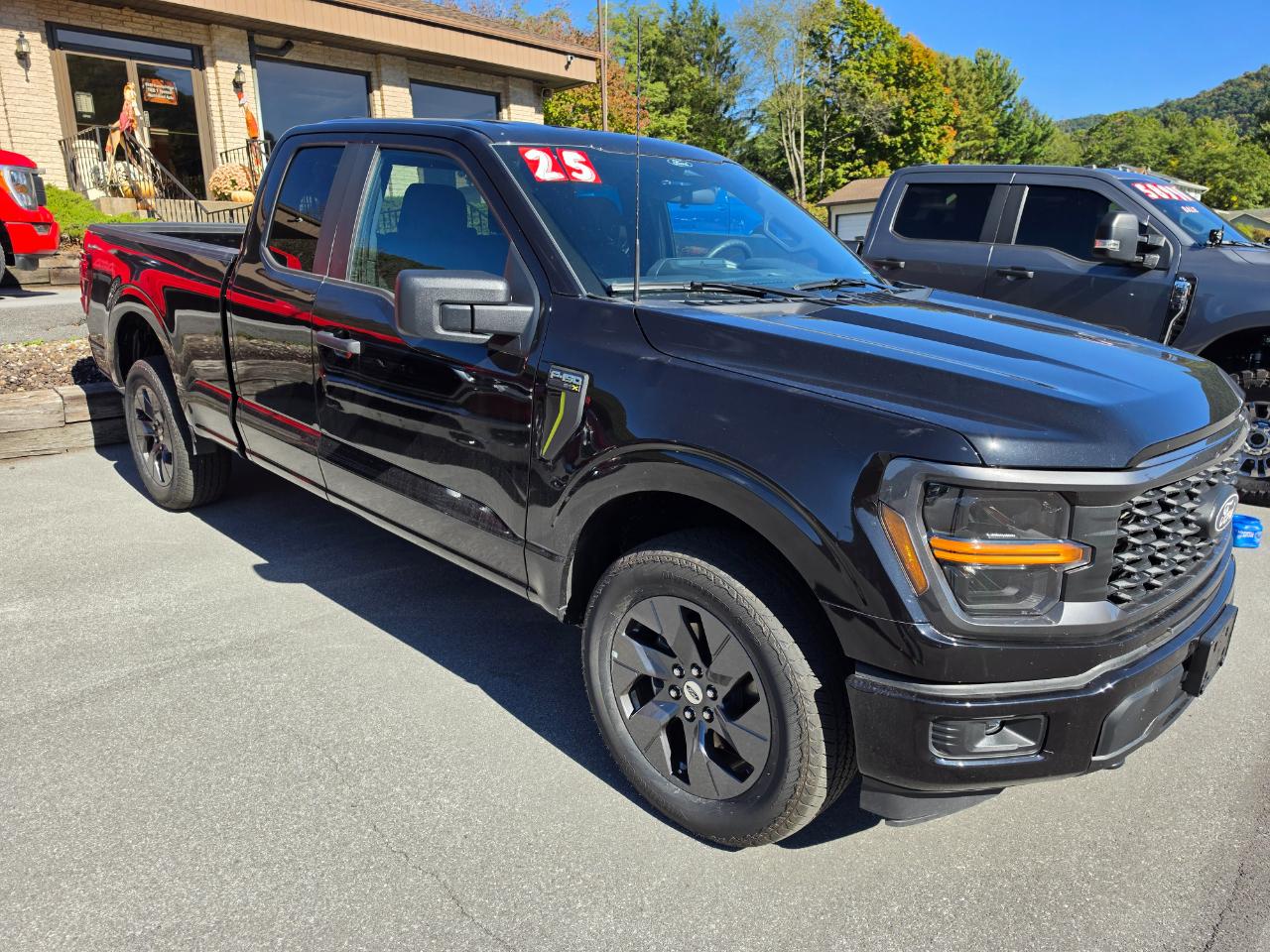 Ford F-150 STX SuperCab 6.5-ft. Bed 4WD 2025