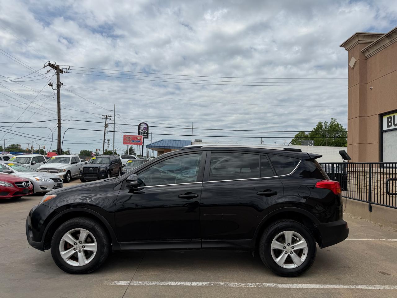 Toyota RAV4 FWD 4dr XLE (Natl) 2014