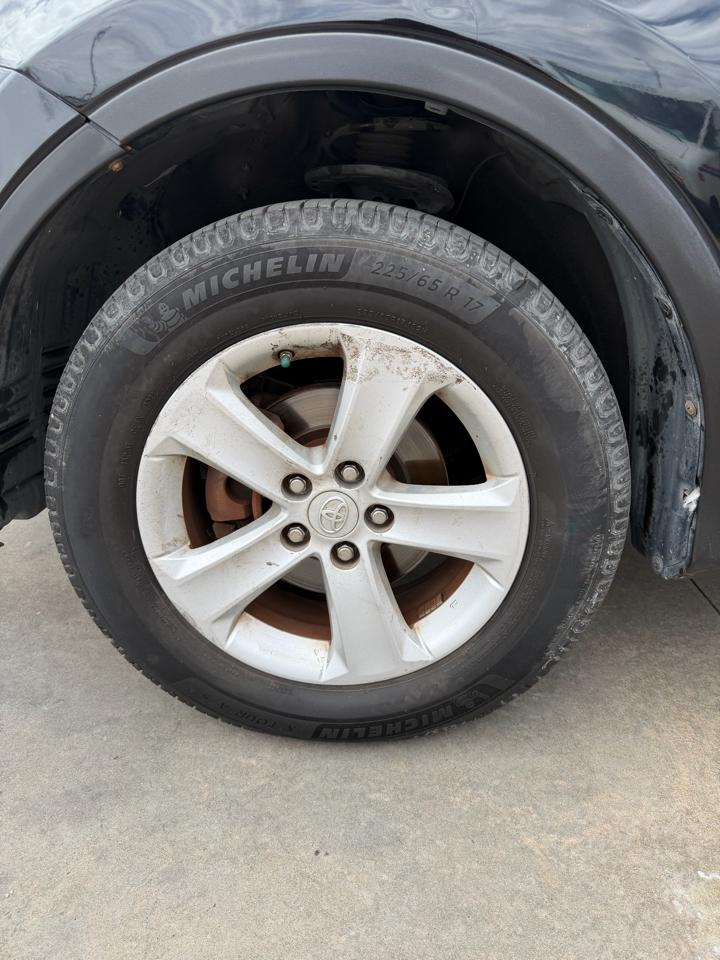 Toyota RAV4 FWD 4dr XLE (Natl) 2014