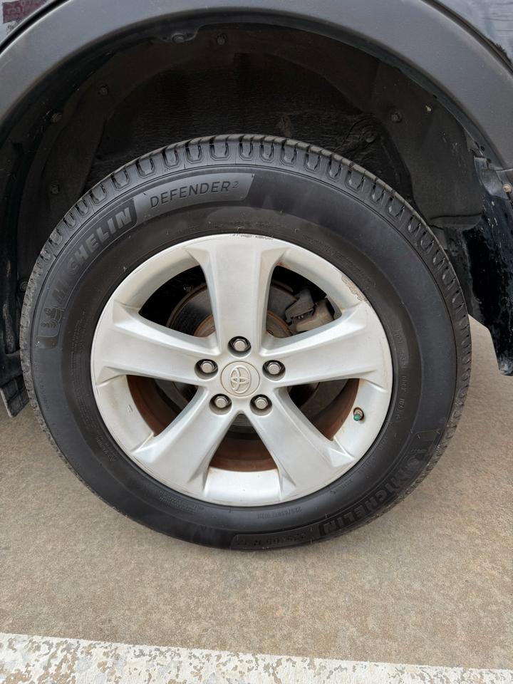 Toyota RAV4 FWD 4dr XLE (Natl) 2014