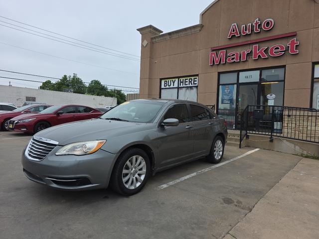 2013 Chrysler 200 Touring Sedan FWD