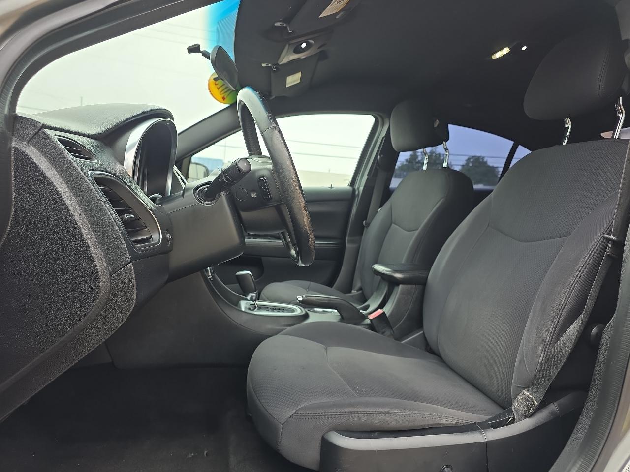 Chrysler 200 4dr Sdn Touring 2013