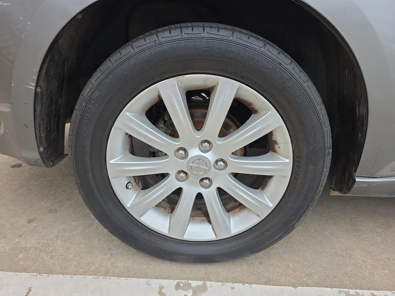 Chrysler 200 4dr Sdn Touring 2013