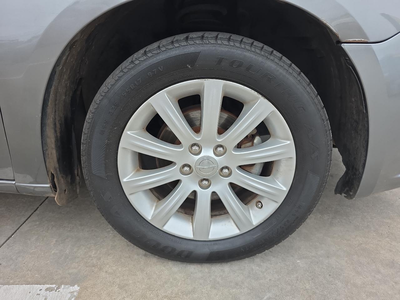 Chrysler 200 4dr Sdn Touring 2013