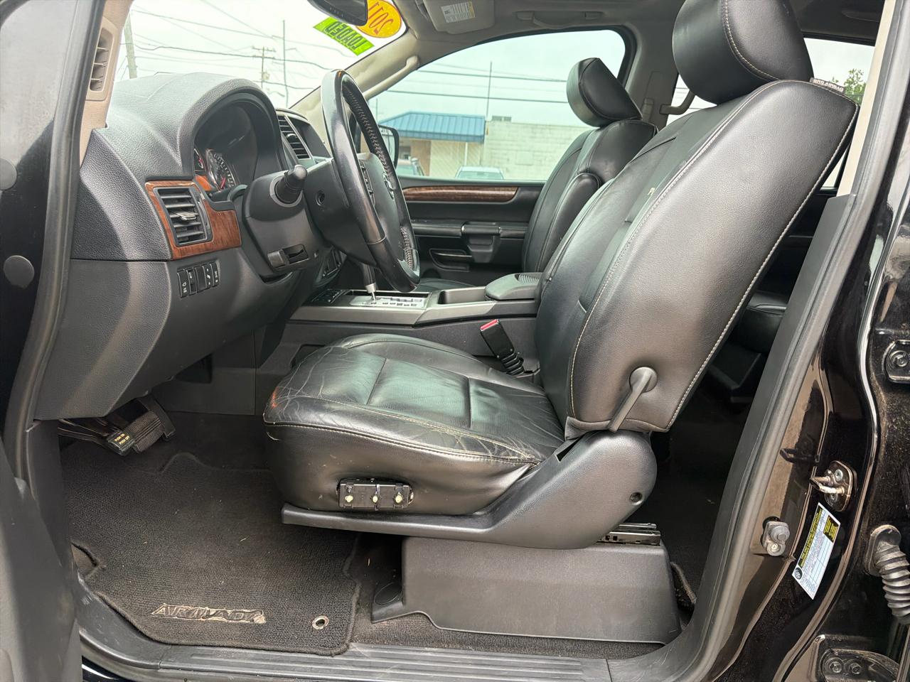Nissan Armada 4WD 4dr Platinum 2011