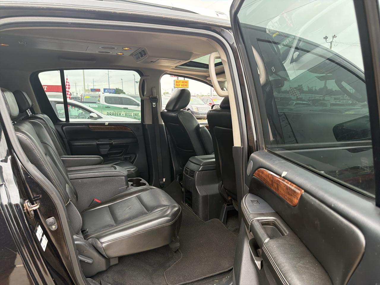 Nissan Armada 4WD 4dr Platinum 2011