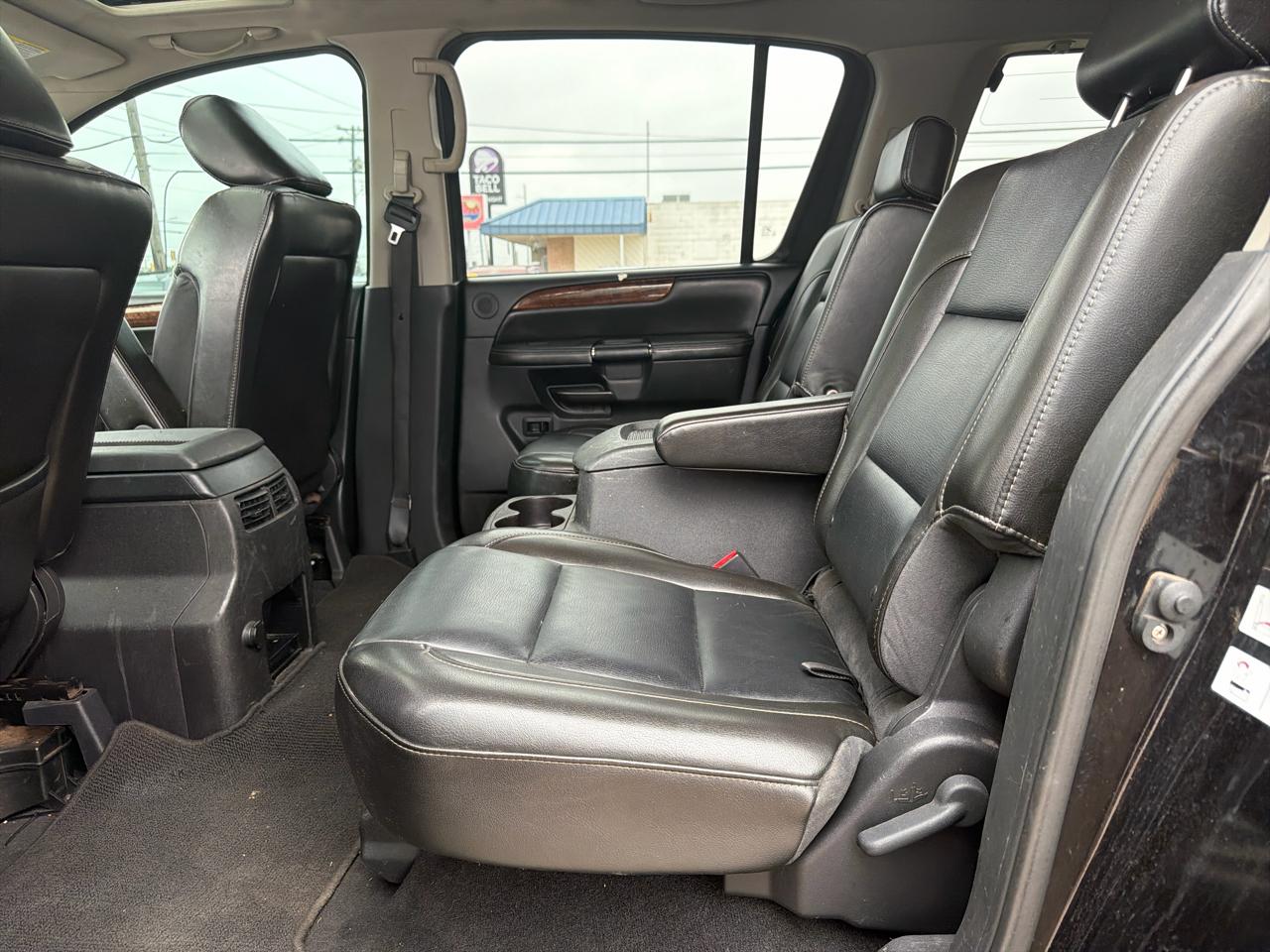 Nissan Armada 4WD 4dr Platinum 2011