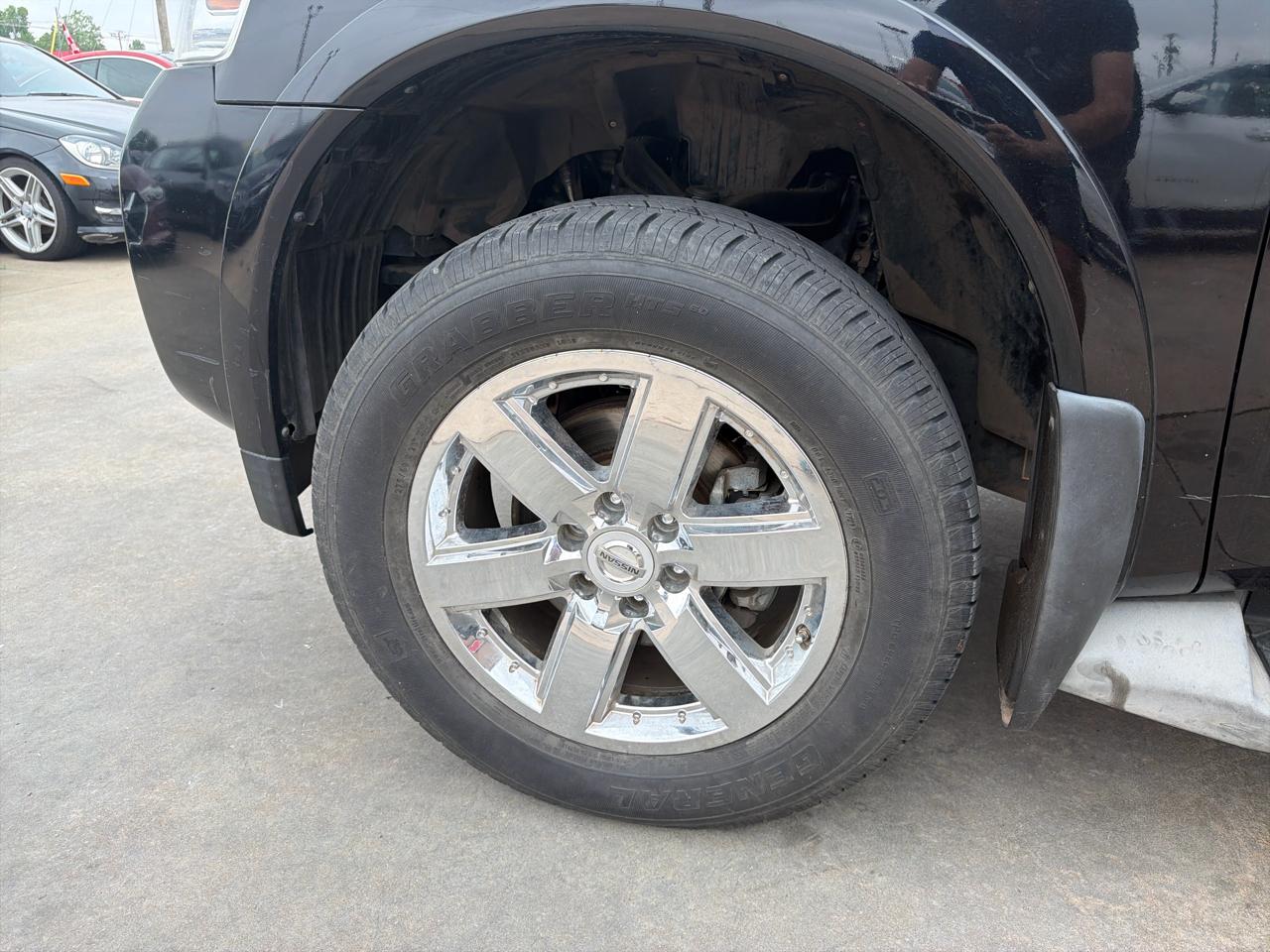 Nissan Armada 4WD 4dr Platinum 2011