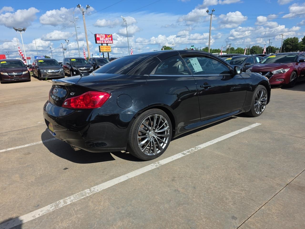 Infiniti G37 Convertible 2dr Base 2011