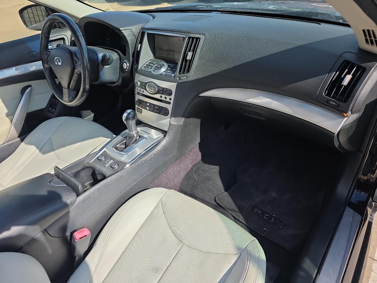Infiniti G37 Convertible 2dr Base 2011