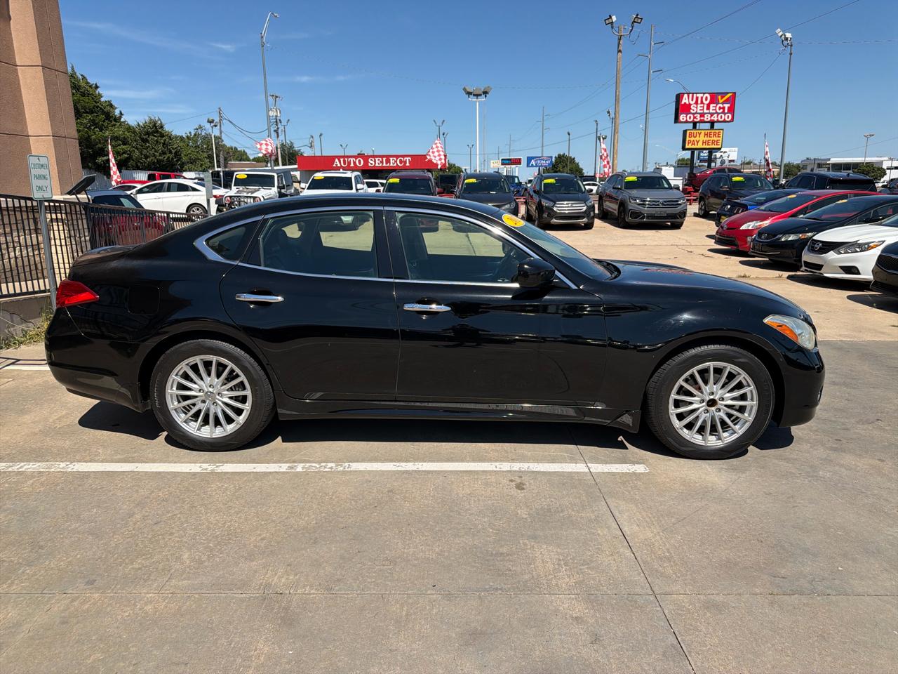 Infiniti M37 4dr Sdn RWD 2011