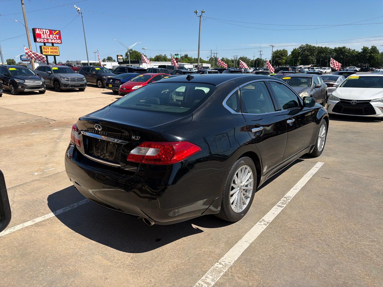 Infiniti M37 4dr Sdn RWD 2011