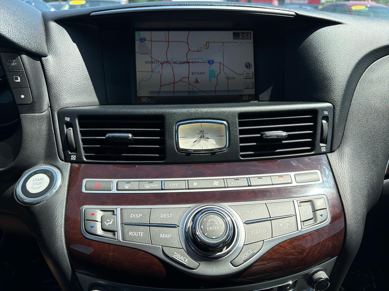Infiniti M37 4dr Sdn RWD 2011