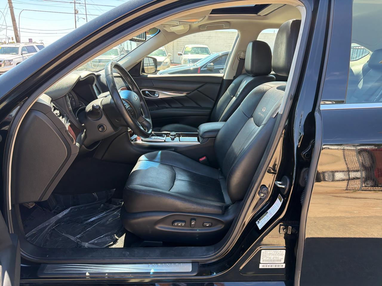 Infiniti M37 4dr Sdn RWD 2011