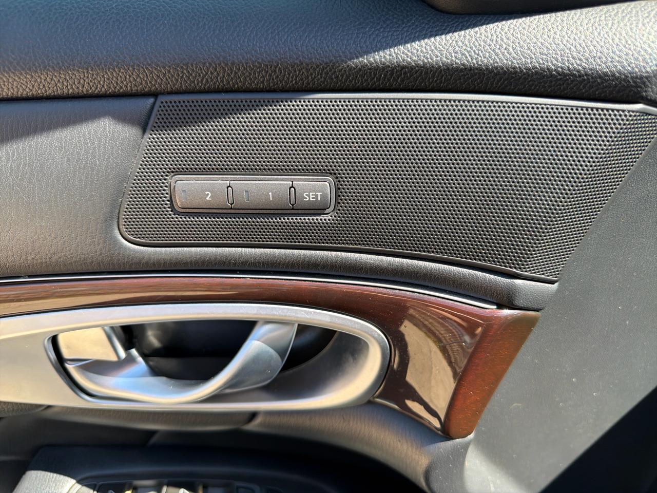 Infiniti M37 4dr Sdn RWD 2011