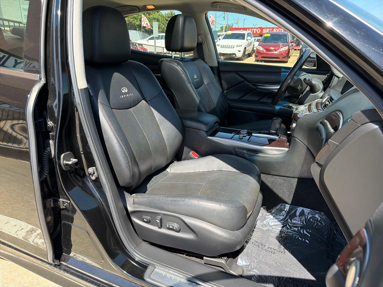 Infiniti M37 4dr Sdn RWD 2011