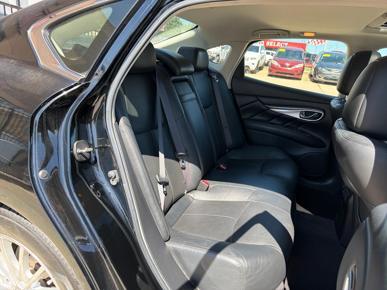 Infiniti M37 4dr Sdn RWD 2011