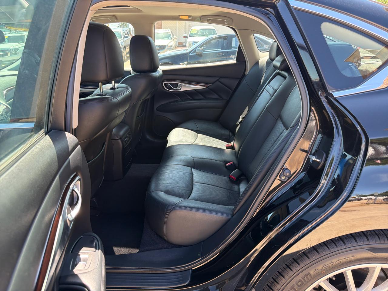 Infiniti M37 4dr Sdn RWD 2011