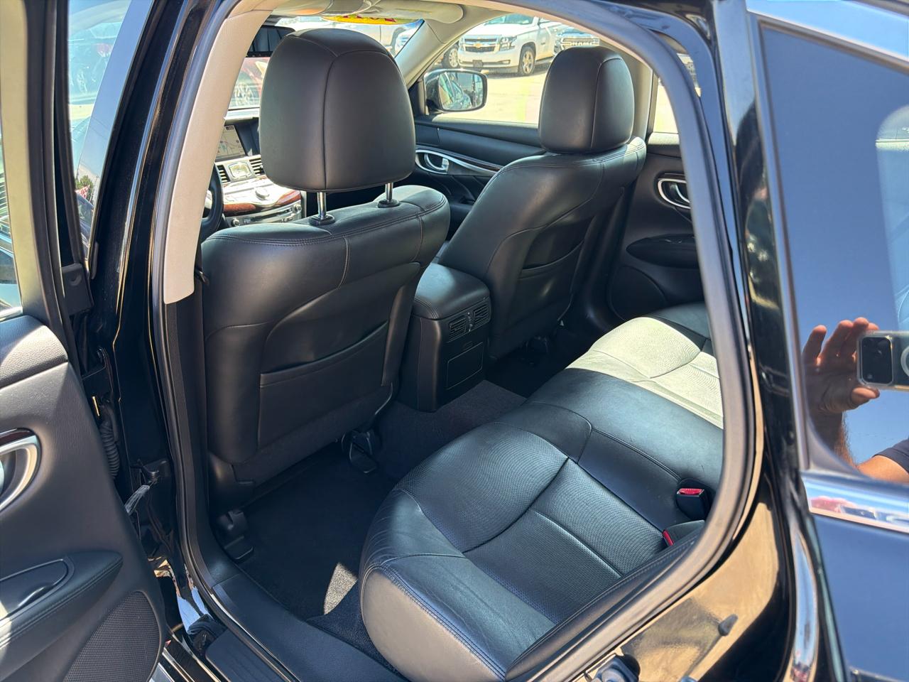 Infiniti M37 4dr Sdn RWD 2011